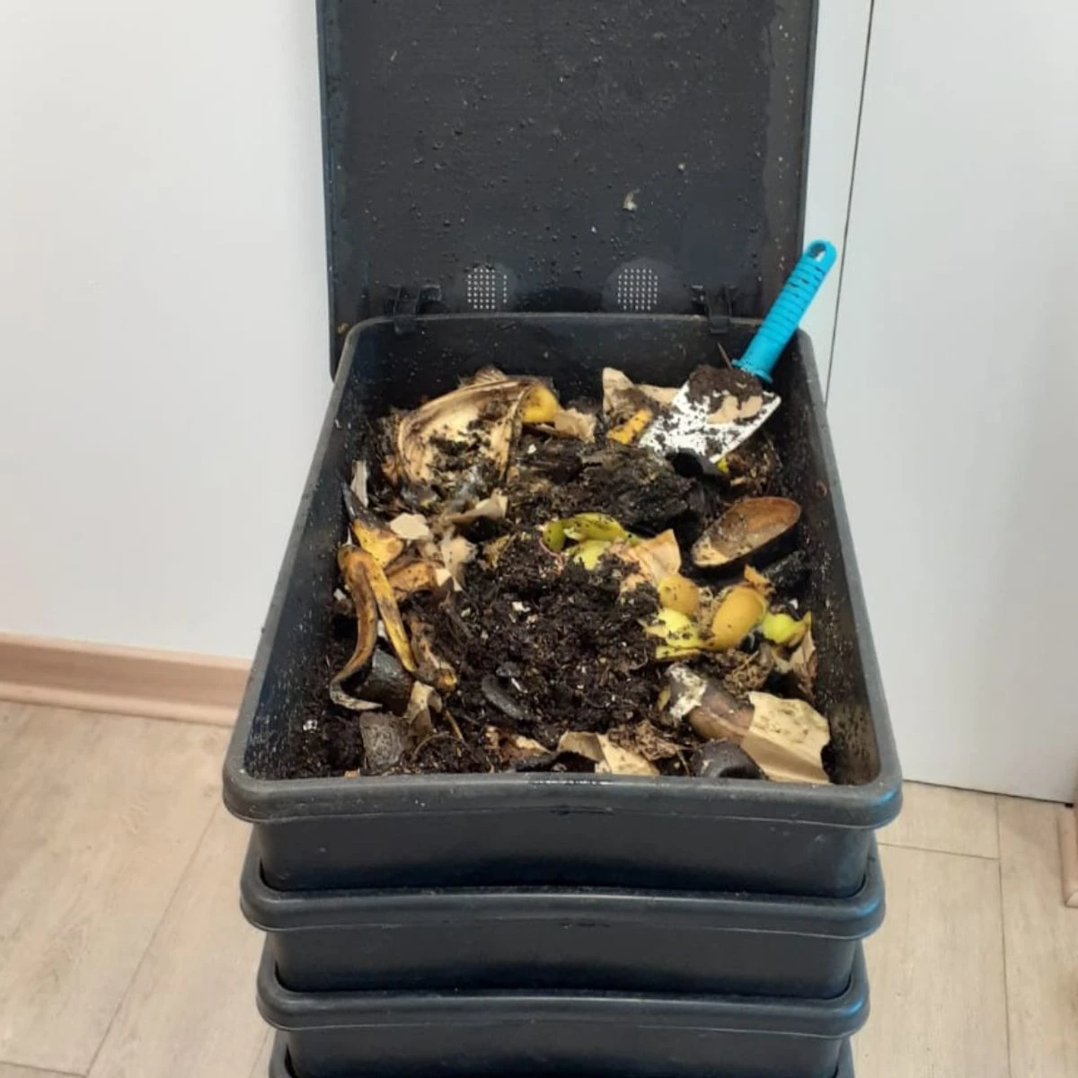 Set Vermicompostaje Worm Café 100 litros (3 bandejas) - Imagen 8
